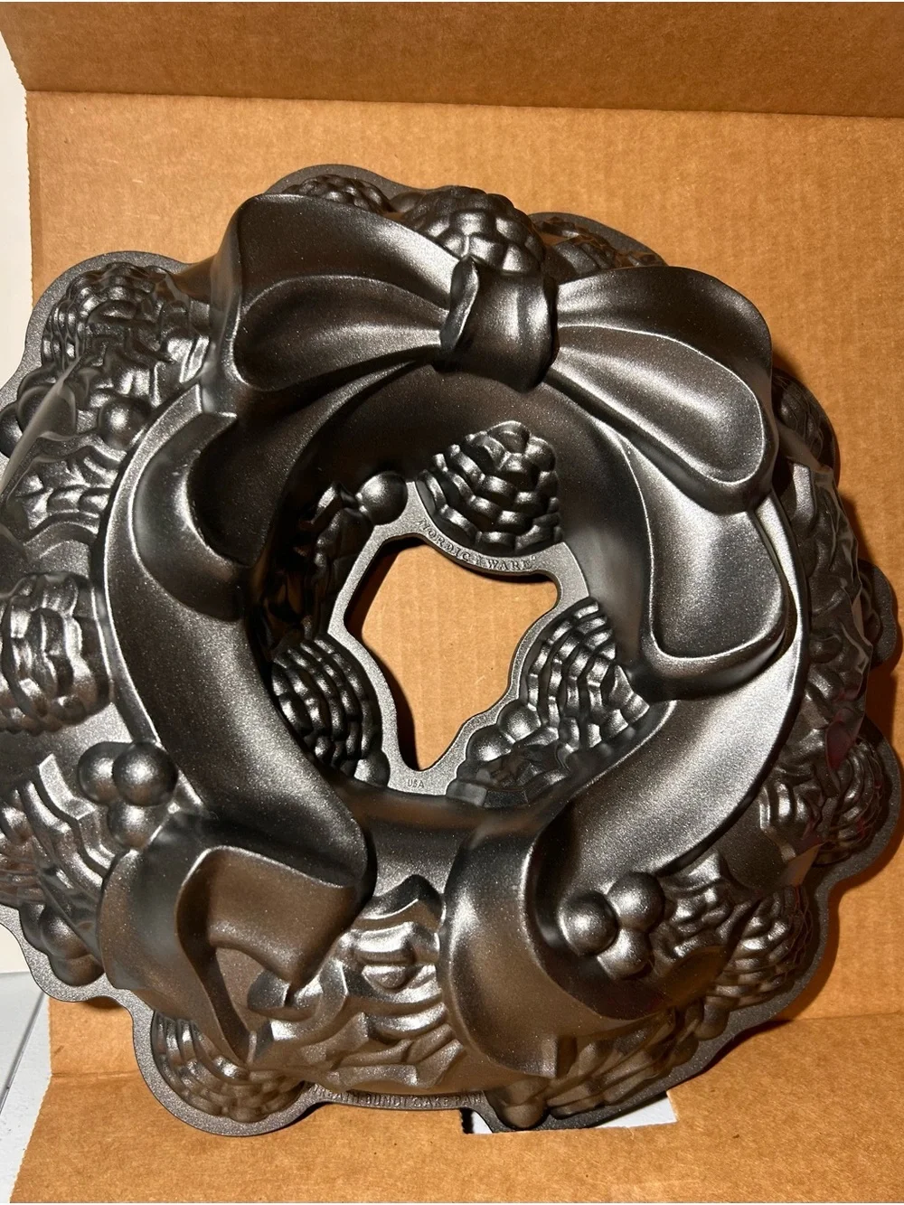 NWOT Williams Sonoma Wreath Bundt Cake Pan